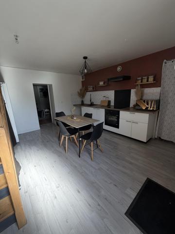 Maison Limousin en pierre avec sa grange attenante sur un terrain bien entretenu de 2600m2