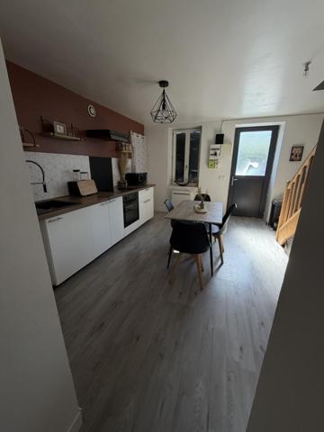 Maison Limousin en pierre avec sa grange attenante sur un terrain bien entretenu de 2600m2