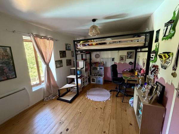 Maison Limousin en pierre avec sa grange attenante sur un terrain bien entretenu de 2600m2