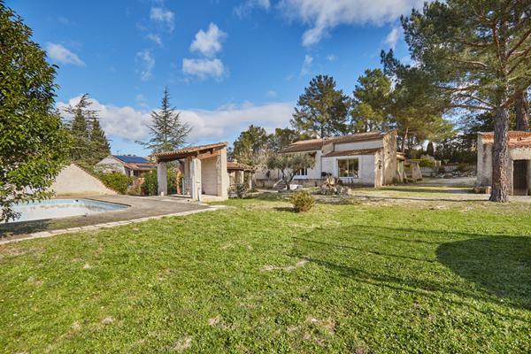 Maison Saint Cannat 4 pièces 125 m2 + dépendance 47m² + piscine