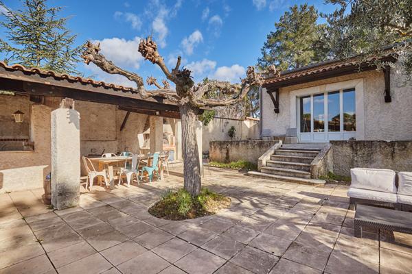 Maison Saint Cannat 4 pièces 125 m2 + dépendance 47m² + piscine