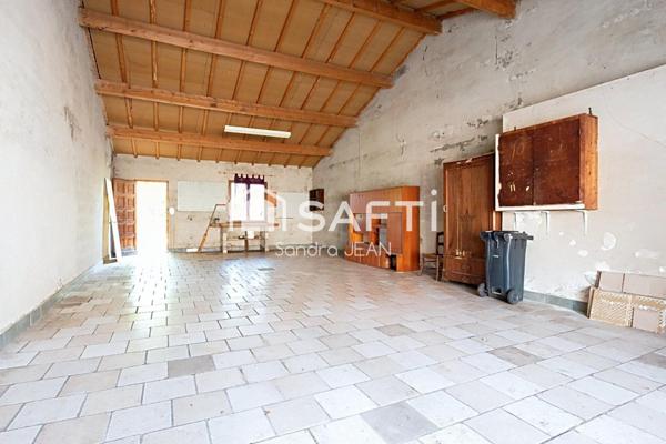 Maison de ville avec un grand garage