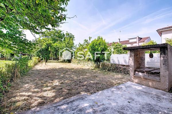 Maison de ville avec un grand garage