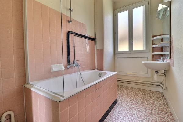 Les Vallées : appartement de caractère avec vue dégagée et balcons