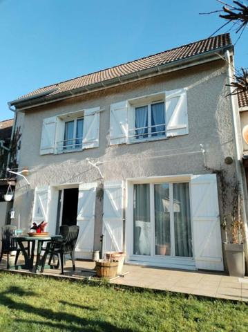 Maison Centre Morestel avec garage