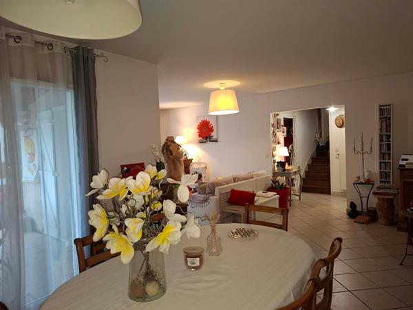 Maison Centre Morestel avec garage