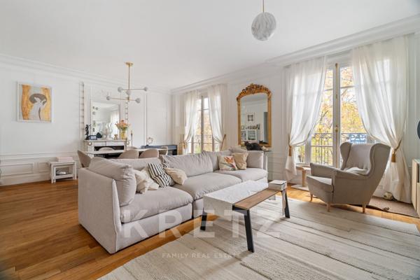 Appartement haussmannien avec balcon filant – Place Félix Éboué, Paris 12ᵉ