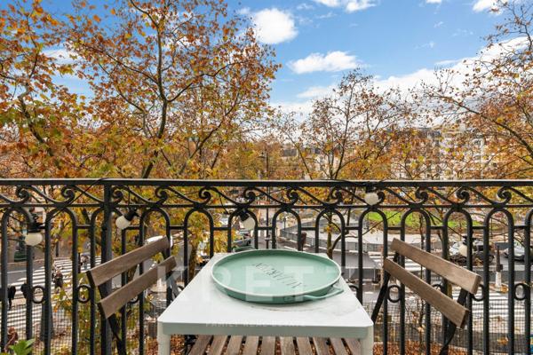 Appartement haussmannien avec balcon filant – Place Félix Éboué, Paris 12ᵉ