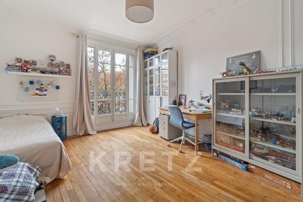 Appartement haussmannien avec balcon filant – Place Félix Éboué, Paris 12ᵉ
