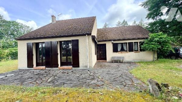 Située à La Ferté-Imbault (41300), dans un environnement calme et préservé des regards, cette a...
