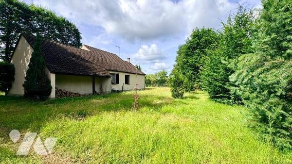 Située à La Ferté-Imbault (41300), dans un environnement calme et préservé des regards, cette a...