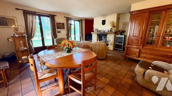 Située à La Ferté-Imbault (41300), dans un environnement calme et préservé des regards, cette a...