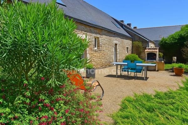 Longère du XIXème siècle à vendre 7 pièces GUEGON (56) sur vaste terrain paysagé