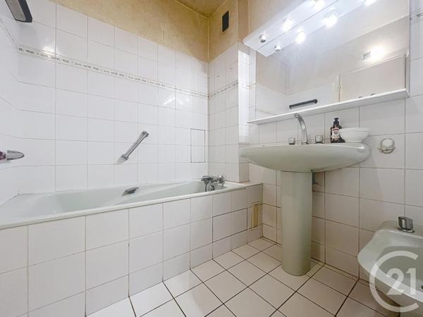 Appartement F5 à vendre  5 pièces - 110,39 m2 VILLE D AVRAY - 92