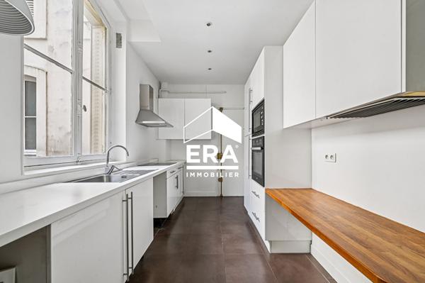 Appartement Paris 4 pièce(s) 131.09 m2
