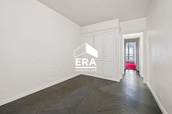 Appartement Paris 4 pièce(s) 131.09 m2