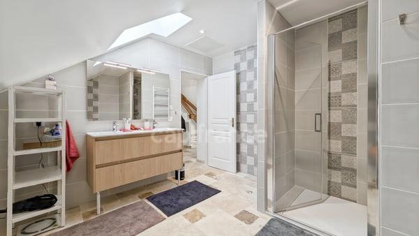 A Saint-Marcel (71) maison climatisée à vendre de 159.73 m² 5 pièces 4 chambres double garage parking terrain de 560 m²
