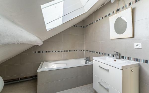 Maison à vendre    9 pièces • 240 m2 Maubec