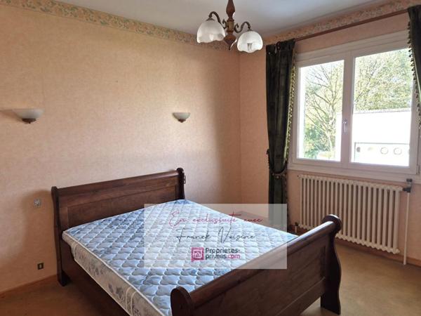 A VENDRE  en EXCLUSIVITE aux Herbiers centre ville, maison de 159 m2 avec 4 chambres et 1 bureau sur une parcelle de 835 m2