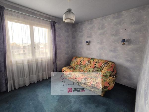 A VENDRE  en EXCLUSIVITE aux Herbiers centre ville, maison de 159 m2 avec 4 chambres et 1 bureau sur une parcelle de 835 m2