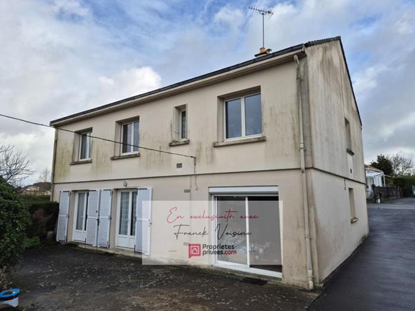 A VENDRE  en EXCLUSIVITE aux Herbiers centre ville, maison de 159 m2 avec 4 chambres et 1 bureau sur une parcelle de 835 m2