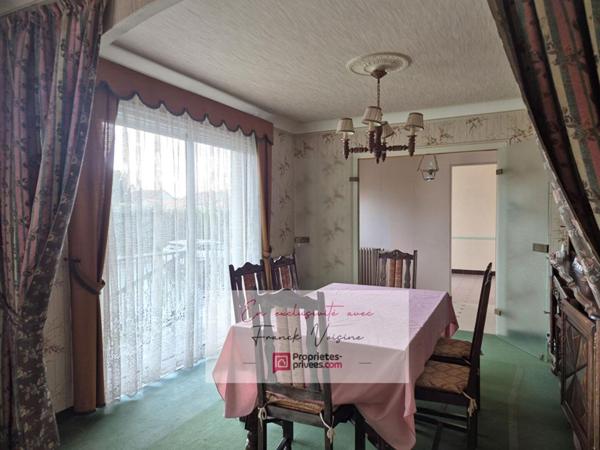 A VENDRE  en EXCLUSIVITE aux Herbiers centre ville, maison de 159 m2 avec 4 chambres et 1 bureau sur une parcelle de 835 m2