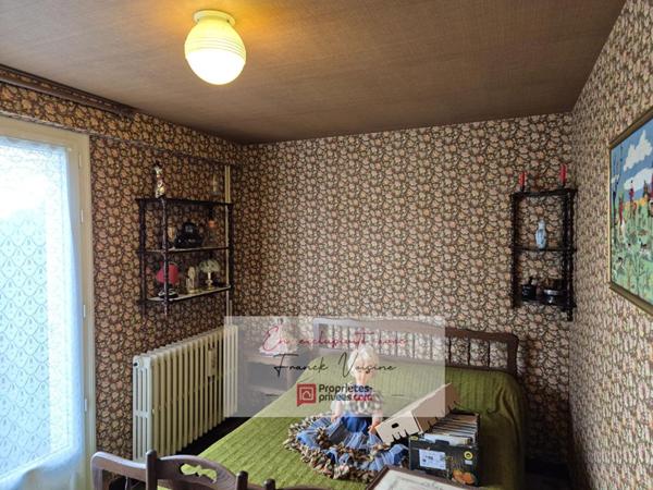 A VENDRE  en EXCLUSIVITE aux Herbiers centre ville, maison de 159 m2 avec 4 chambres et 1 bureau sur une parcelle de 835 m2