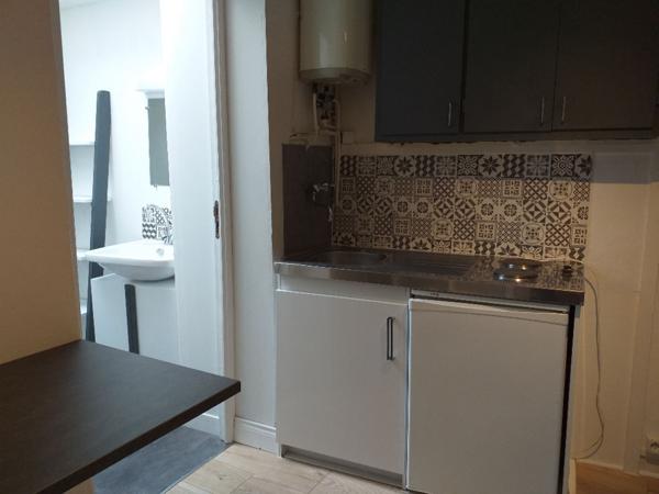 A LOUER CHATEAUNEUF SUR SARTHE Studio Meublé RDC de 26 m2