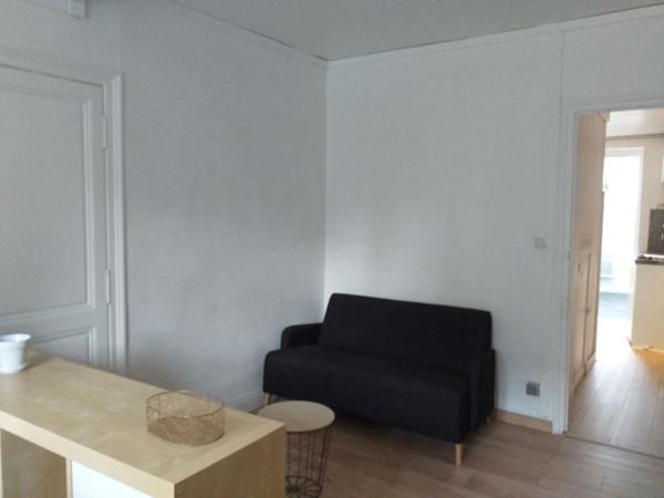 A LOUER CHATEAUNEUF SUR SARTHE Studio Meublé RDC de 26 m2