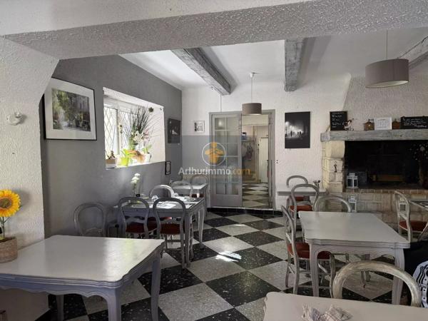 Vente                                                      Immeuble
                        
                     25 pièces                                         à Céreste