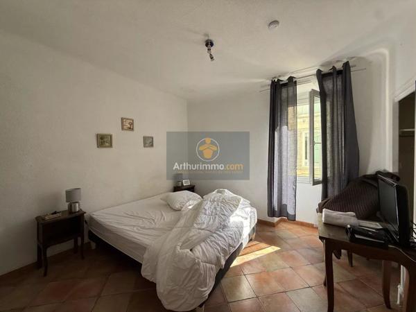 Vente                                                      Immeuble
                        
                     25 pièces                                         à Céreste