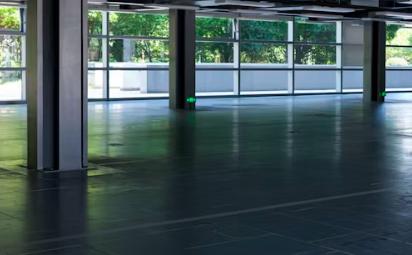 Local Commercial
        
        - 365 m² 750 400 € *