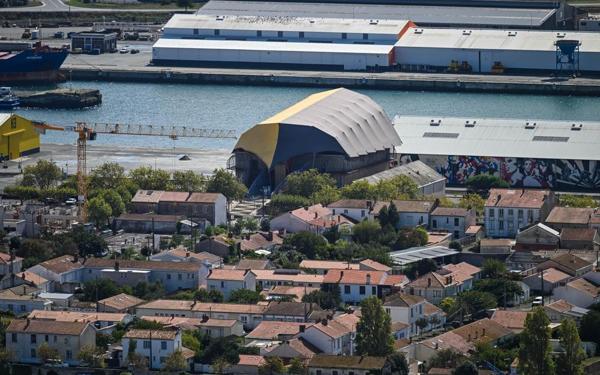 Local Commercial
        
        - 365 m² 750 400 € *