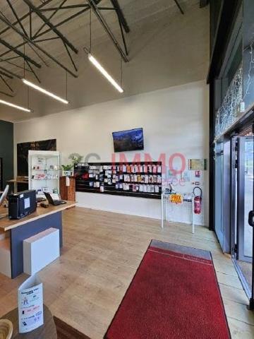 Location / Local Commercial