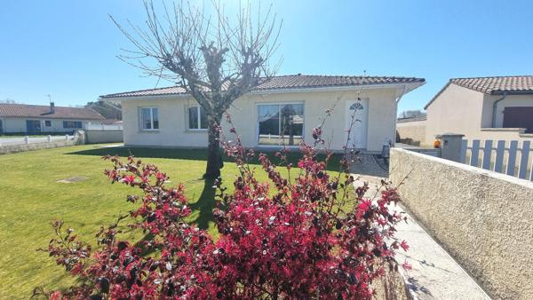 Maison familiale 114 m² avec piscine, 3 chambres, 3 garages, terrain 780 m²