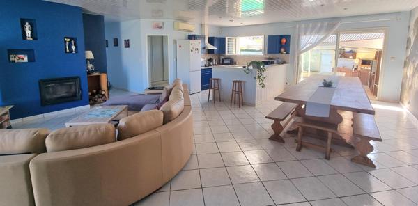 Maison familiale 114 m² avec piscine, 3 chambres, 3 garages, terrain 780 m²