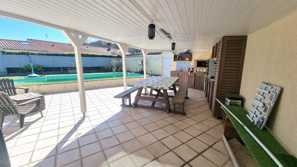 Maison familiale 114 m² avec piscine, 3 chambres, 3 garages, terrain 780 m²
