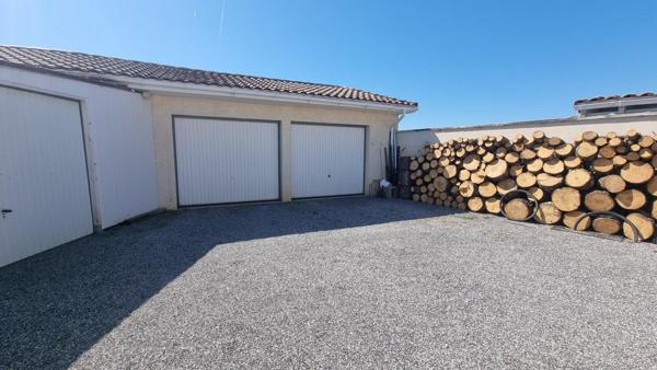 Maison familiale 114 m² avec piscine, 3 chambres, 3 garages, terrain 780 m²