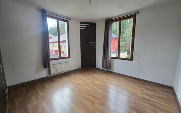 Maison à vendre    2 pièces •  Guise