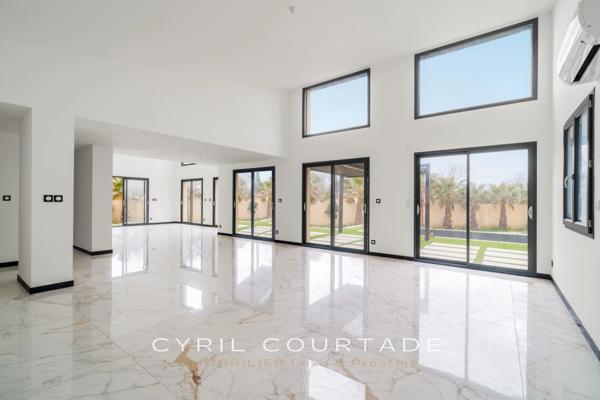 Pézénas, Dpt Hérault (34), Maison d'exception de 141m². Jardin de 767m² et piscine.