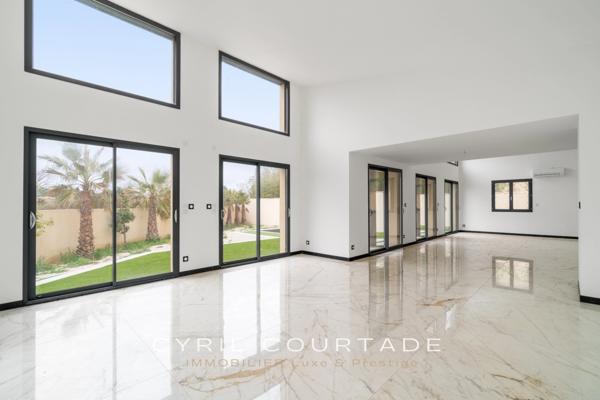 Pézénas, Dpt Hérault (34), Maison d'exception de 141m². Jardin de 767m² et piscine.
