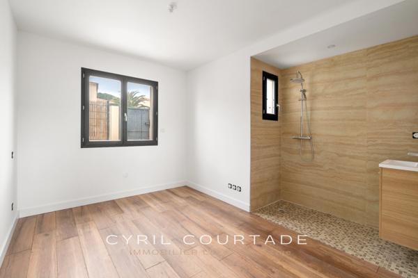 Pézénas, Dpt Hérault (34), Maison d'exception de 141m². Jardin de 767m² et piscine.