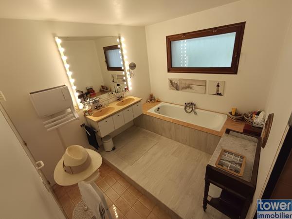 Maison
                                                                                                                                                                                                                                                                                                                        4 pièce(s)                                                                                                                                                                                                          3 chambre(s)                                                                                                                                                                                                          128  m²