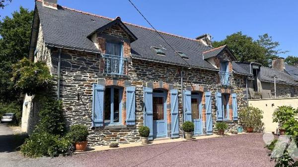 LA GACILLY, Maison d'habitation - A seulement 5 minutes de LA GACILLY, découvrez cette authenti...