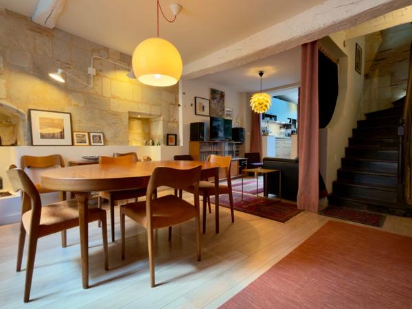 SAUMUR CENTRE-VILLE, Maison tuffeau 2 chambres et bureau avec terrasse de 26 m²