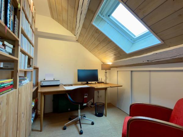 SAUMUR CENTRE-VILLE, Maison tuffeau 2 chambres et bureau avec terrasse de 26 m²