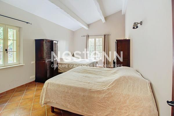 A VENDRE Splendide Propriete a LORGUES 250 m2  sur terrain de 4090m2+ piscine + garage