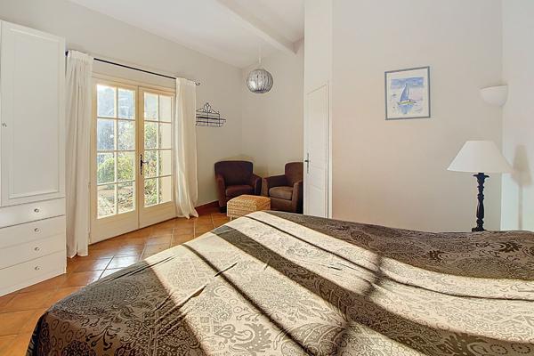 A VENDRE Splendide Propriete a LORGUES 250 m2  sur terrain de 4090m2+ piscine + garage