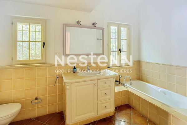 A VENDRE Splendide Propriete a LORGUES 250 m2  sur terrain de 4090m2+ piscine + garage