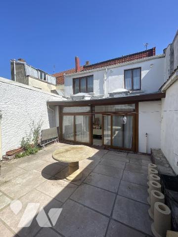 LILLE – Maison de 164 m² | 4 chambres + bureau | Cour intérieure | Fort potentiel